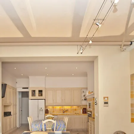 Spacieuse Maison Avec Belle Architecture 圣特罗佩